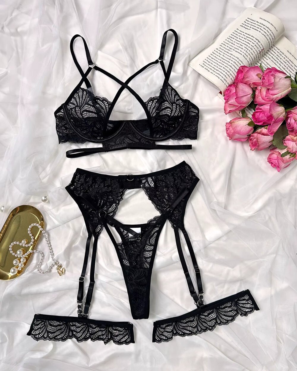 Ensemble lingerie chic – Dentelle fine, armatures et design ajouré ...